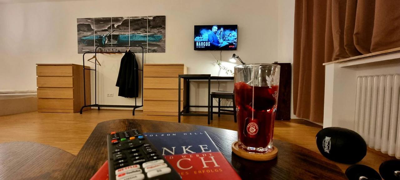 Business Apartment Mit Kuche Fur 1-3 +Netflx+5G Wlan Nahe Der Mhh Im Industrial Design ハノーファー エクステリア 写真