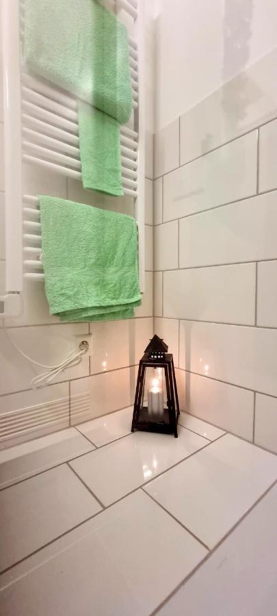 Business Apartment Mit Kuche Fur 1-3 +Netflx+5G Wlan Nahe Der Mhh Im Industrial Design ハノーファー エクステリア 写真