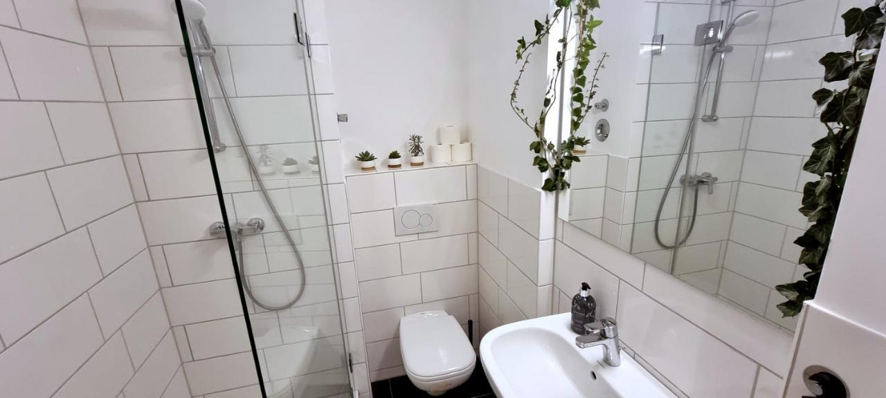 Business Apartment Mit Kuche Fur 1-3 +Netflx+5G Wlan Nahe Der Mhh Im Industrial Design ハノーファー エクステリア 写真