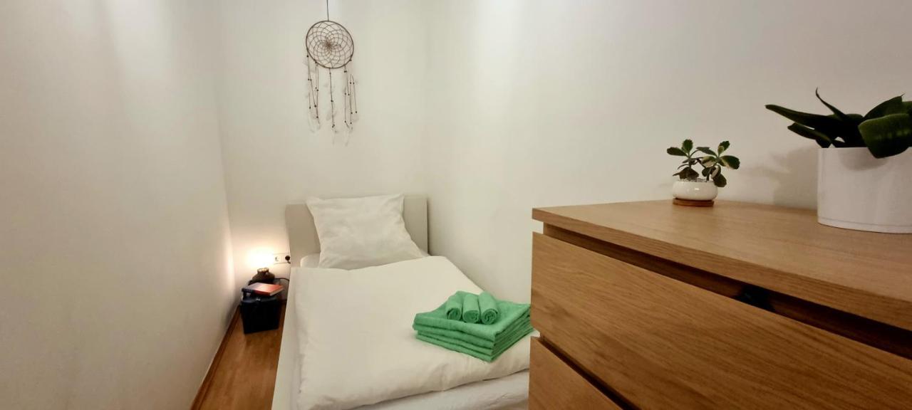 Business Apartment Mit Kuche Fur 1-3 +Netflx+5G Wlan Nahe Der Mhh Im Industrial Design ハノーファー エクステリア 写真