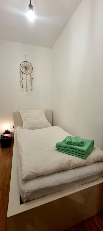 Business Apartment Mit Kuche Fur 1-3 +Netflx+5G Wlan Nahe Der Mhh Im Industrial Design ハノーファー エクステリア 写真