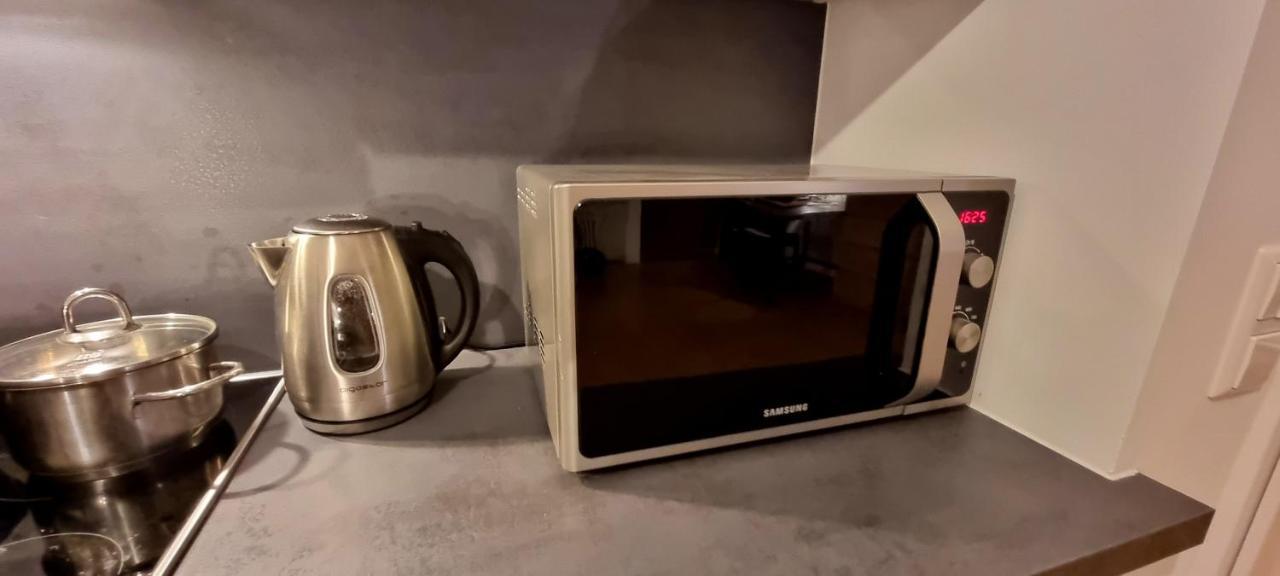 Business Apartment Mit Kuche Fur 1-3 +Netflx+5G Wlan Nahe Der Mhh Im Industrial Design ハノーファー エクステリア 写真