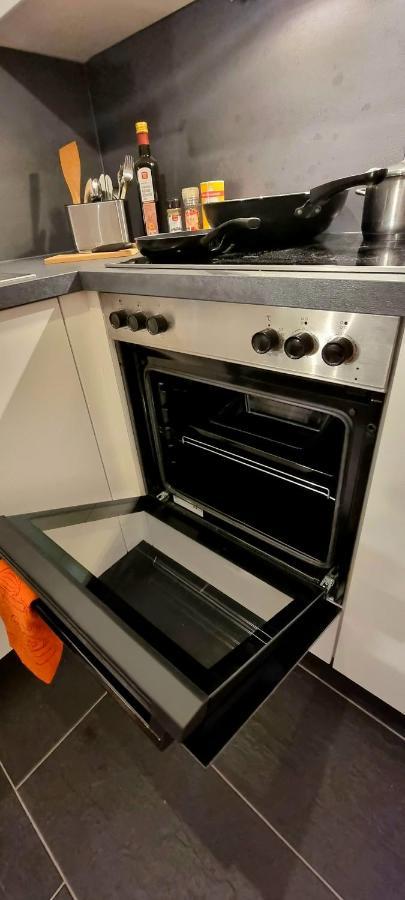 Business Apartment Mit Kuche Fur 1-3 +Netflx+5G Wlan Nahe Der Mhh Im Industrial Design ハノーファー エクステリア 写真