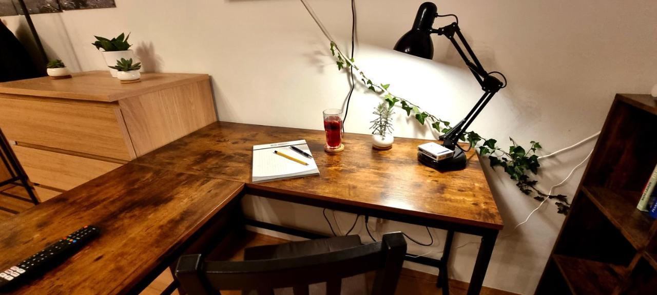 Business Apartment Mit Kuche Fur 1-3 +Netflx+5G Wlan Nahe Der Mhh Im Industrial Design ハノーファー エクステリア 写真