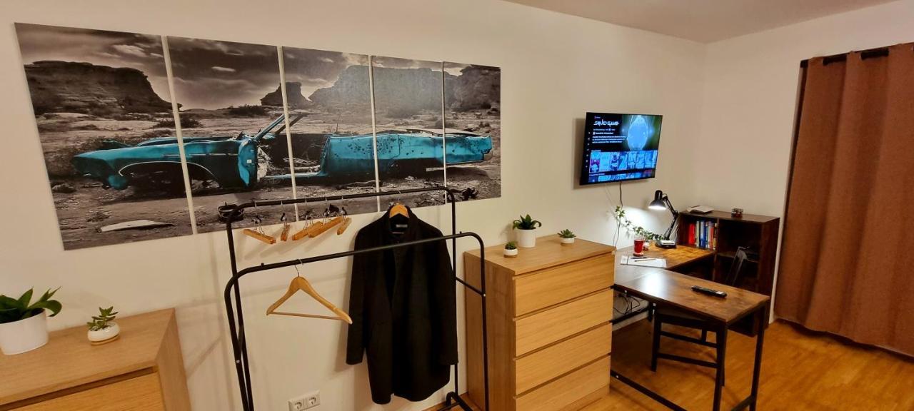 Business Apartment Mit Kuche Fur 1-3 +Netflx+5G Wlan Nahe Der Mhh Im Industrial Design ハノーファー エクステリア 写真